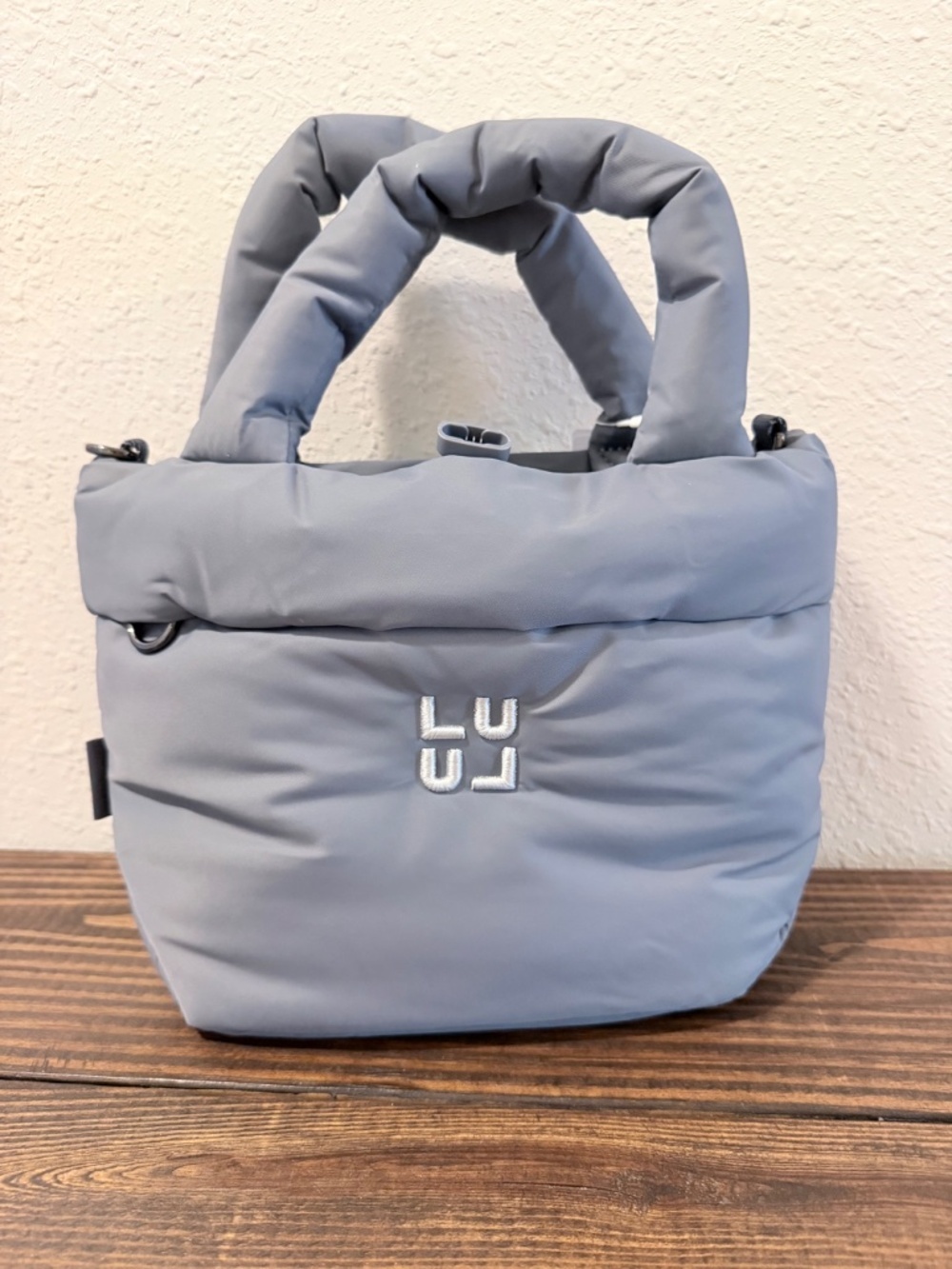 NWT Lululemon On My Level Tote Bag Small 3L Solar Grey Limited Edition Sold Out - Picture 6 of 6
